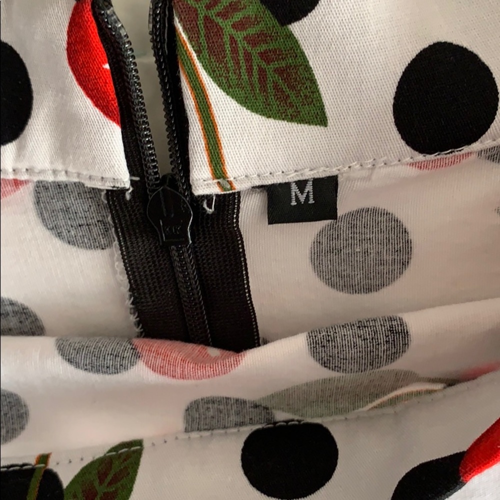 White skirt with black polka dots & cherries SizeM - Picture 2 of 5